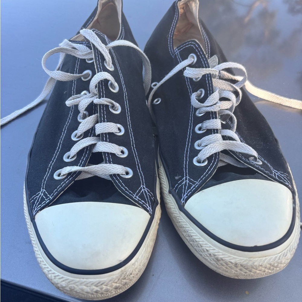 Black Canvas Sneakers converse with White Laces size 7.5 good condition